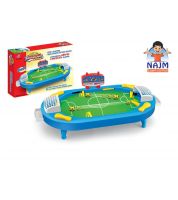 طاولة وملعب كرة القدم مع كرات