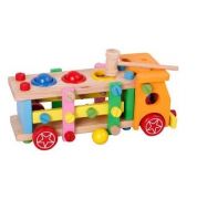 سيارة تركيب خشبية