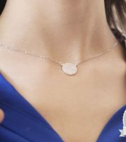 مجوهرات  - عقد مع تعليقة دائرية 