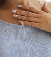 مجوهرات -سلسال مع تعليقة شكل ثلج 