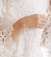 اسورة فضة   مع تعليقة شكل  ثلج 