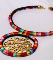 قلادة مناجل - حرير Dmc مع معدن