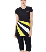 مايوة نص كم - 10 Us - اسود مع خط اصفر