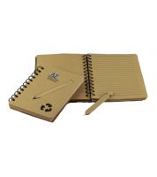 دفتر صديق البيئة حجم A5 مع قلم على الغلاف 