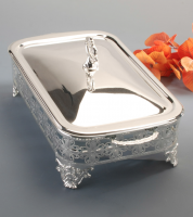 مضيفة مستطيل مع غطا  فضي 