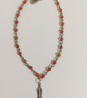   تعليقة ريش مع خرز  برتقالي 