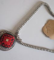 قلادة مطرزة  - فضة مطلي