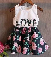 طقم بناتي مميز  - 4 سنوات - ابيض و اسود مورد