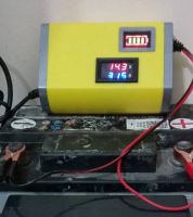 شاحن بطارية  سيارة  12فولت  شاشتين  6 امبير