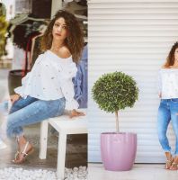 بلوزة  off shoulder  - L - ازرق وابيض