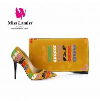  طقم شوز تطريز كعب مع شنطة  - 38 Eu - كموني