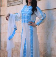ثوب تطريز باللون الأزرق و الأبيض  - ابيض وازرق - 36 Eu