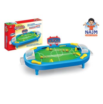 طاولة وملعب كرة القدم مع كرات