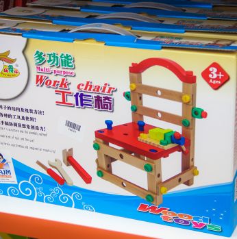 لعبة تركيب الكرسي الخشبي 