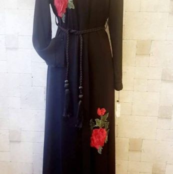 عباية حرير مطرزة بالورد  - اسود - 38  [100 قطع]