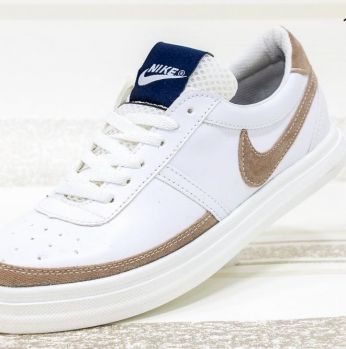 بوت نايك  - Eu 40  - ابيض وبيج