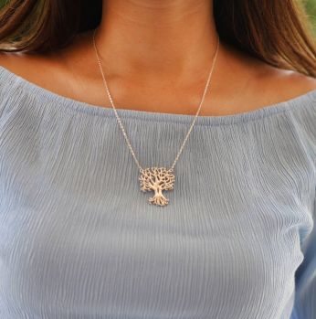 عقد  مع تعليقة شجرة فضة