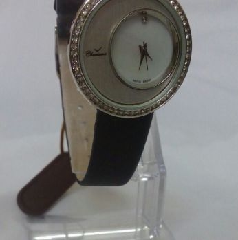 ساعة نسائي  كاريزما باطار فضي 