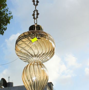 ثرية مع تعليقة صيني 