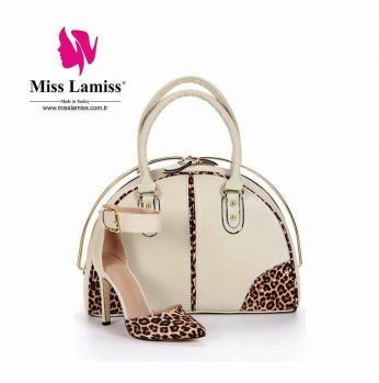 طقم صندل جلد تايغر مفتوح مع شنطة جلد  - 40 Eu - بيج