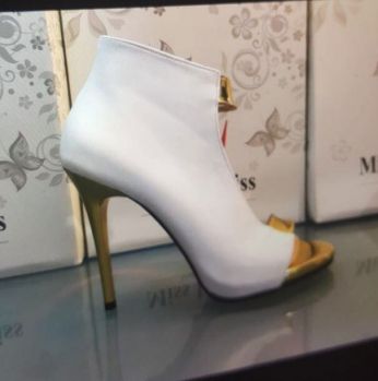 صندل جلد مفتوح مع كعب  - 36 Eu - ابيض وذهبي