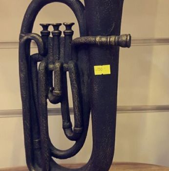 تحفة انتيك على شكل  آلة الساكسفون