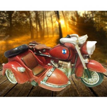 تحفة انتيكا على شكل دراجة نارية بمقعدين