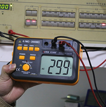 ميجار جهاز قياس العزل الكهربائي