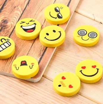 4 قطع ممحاة سمايل فيس 