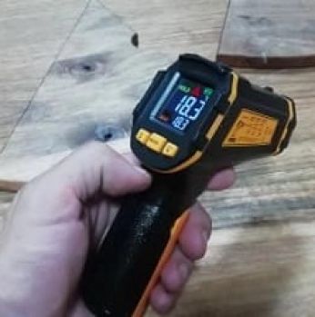 ميزان حرارة ليزر صناعي