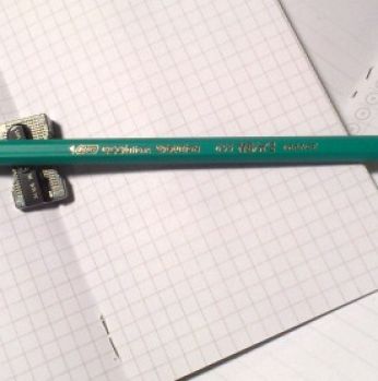 قلم رصاص مع محاية Bic Evolution