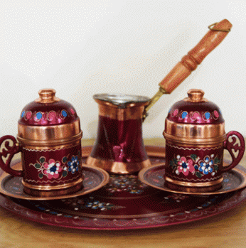 زوجين من الاكواب النحاسية المزخرفه