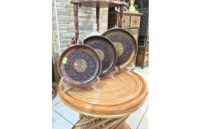 صحن خشب منحس , ثلاث قطع